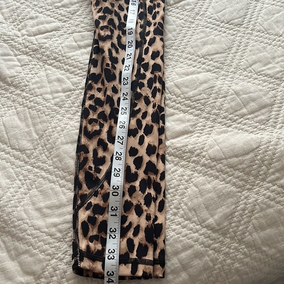 Victoria’s Secret Incredible Essential Legging Beige Leopard Sz XS/S - Picture 10 of 15